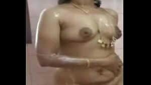 hot aunty taking bath