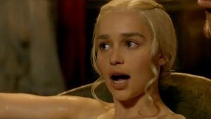 Emilia Clarke Game of Thrones S03 E